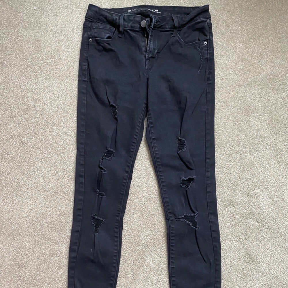 Black Old Navy distressed skinny jeans